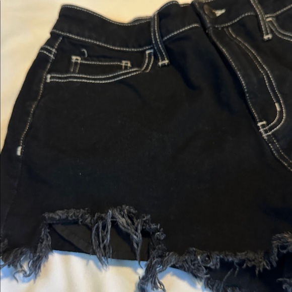 SO Black Jean Shorts with Frayed Hem - Picture 4 of 5